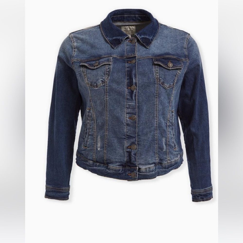 Torrid Womens size 1 Denim Trucker Jacket Medium Wash‎ Stretch Pockets